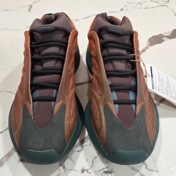 Adidas YZY 700 V3 Copper Fade Size 9 Men\'s GY4109 Sneakers Authentic main image 6